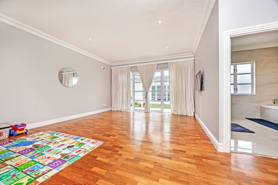 7 Bedroom Property for Sale in Flamingo Vlei Western Cape